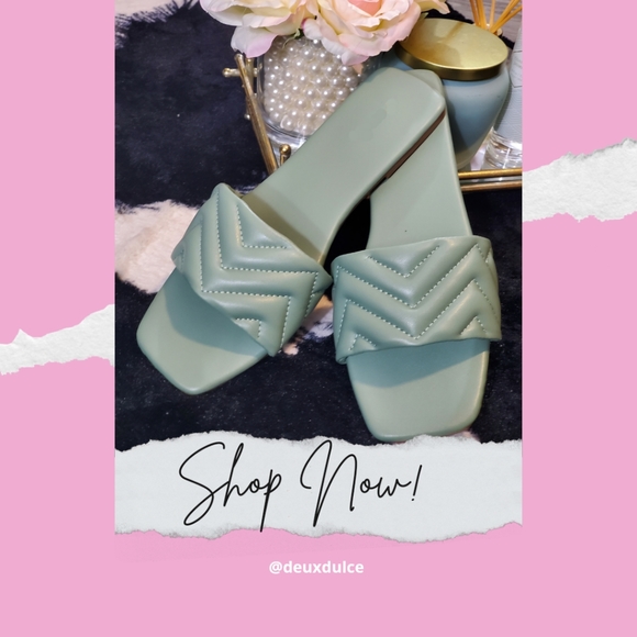 Qupid Shoes - Wave Padded Flat Sandal